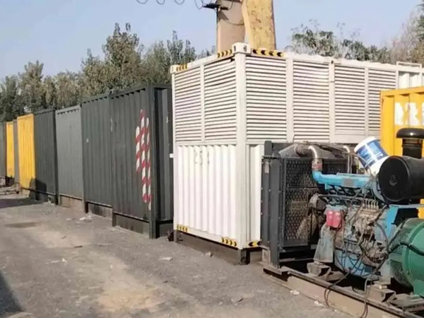 岫岩200KW柴油发电机机组每小时油耗是多少？